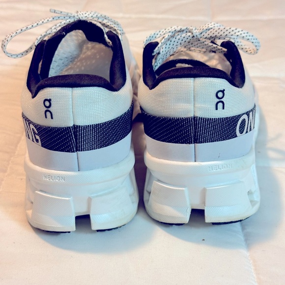 On Cloud White and Black size 9 running Shoe. - Picture 2 of 5